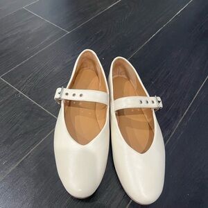 Maxwell brand new Mary Jane white size 36